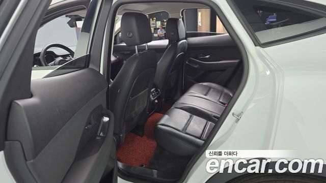 Jaguar E-PACE 2019 — photo 11