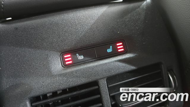 Jaguar E-PACE 2019 — photo 12