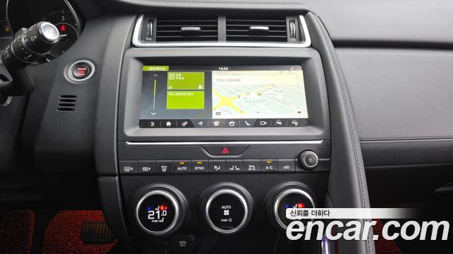 Jaguar E-PACE 2019 — photo 13