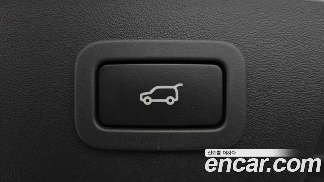 Jaguar E-PACE 2019 — photo 17