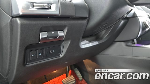 Jaguar E-PACE 2019 — photo 20