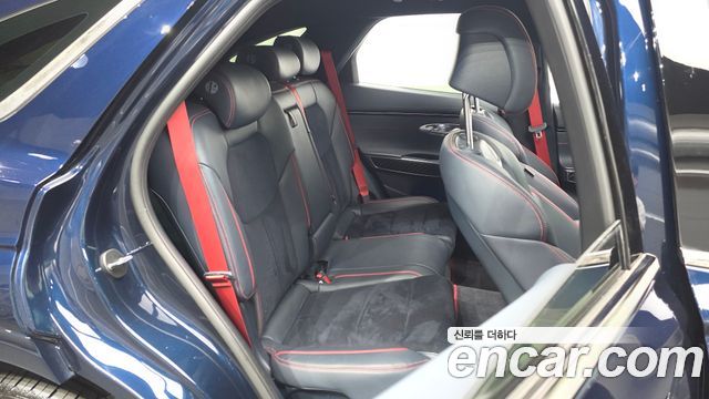 Genesis GV70 2021 — photo 17