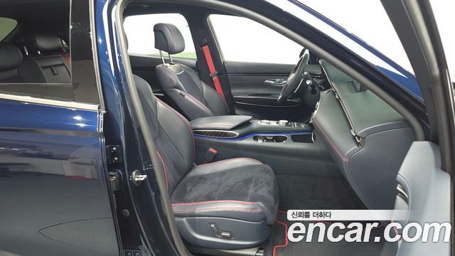 Genesis GV70 2021 — photo 16