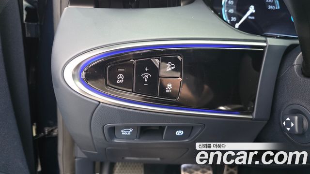 Genesis GV70 2021 — photo 30