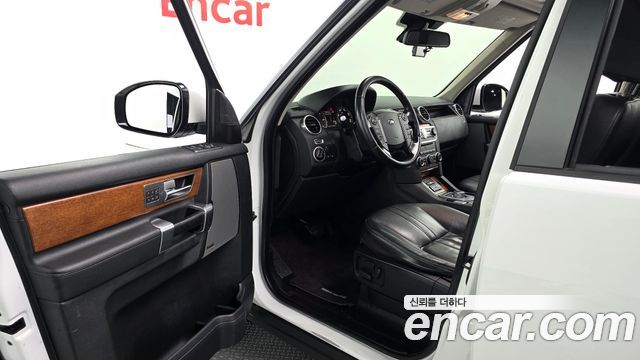 Land Rover Discovery 2016 — photo 10