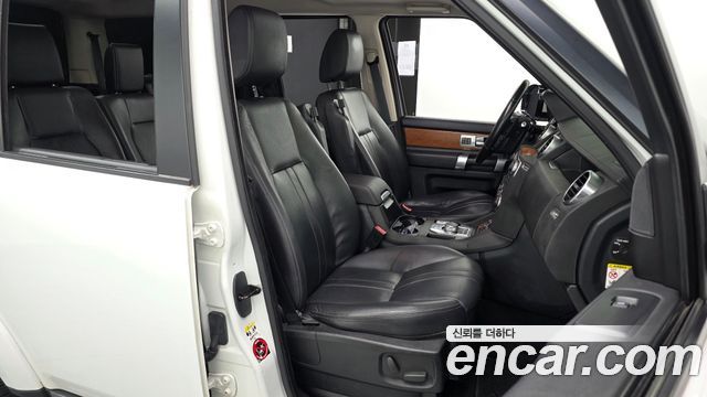 Land Rover Discovery 2016 — photo 11