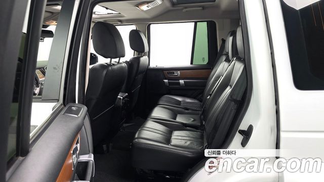 Land Rover Discovery 2016 — photo 12