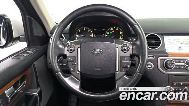 Land Rover Discovery 2016 — photo 13