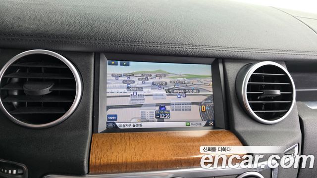 Land Rover Discovery 2016 — photo 14