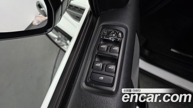 Land Rover Discovery 2016 — photo 16