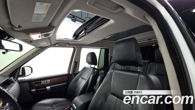 Land Rover Discovery 2016 — photo 17