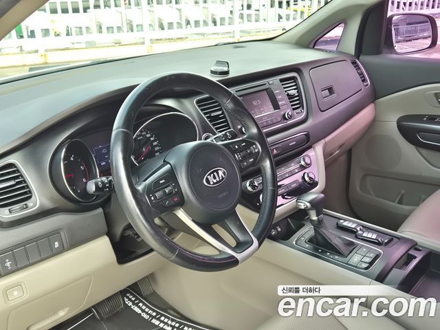 Kia Canival 2017 — photo 13