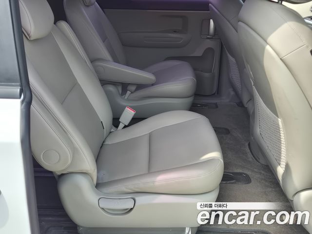 Kia Canival 2017 — photo 18