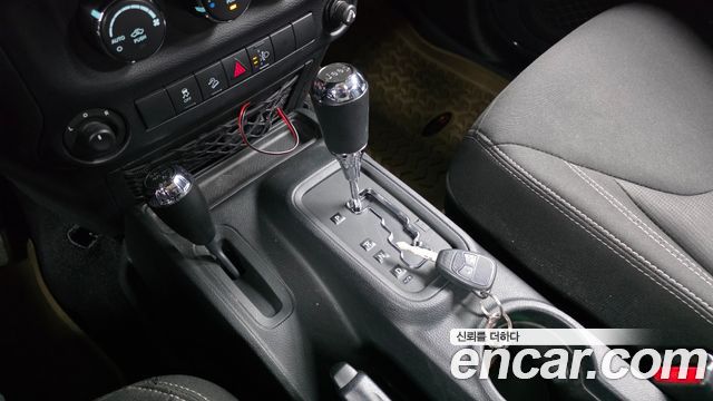 Jeep Wrangler 2016 — photo 9