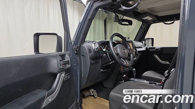 Jeep Wrangler 2016 — photo 10