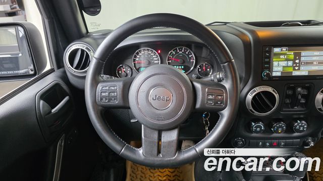 Jeep Wrangler 2016 — photo 13