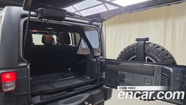 Jeep Wrangler 2016 — photo 20