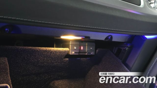 Mercedes-Benz G-Class 2021 — photo 29