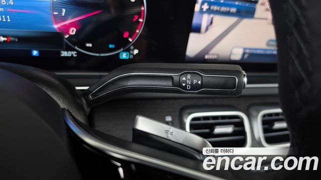 Mercedes-Benz GLS-Class 2026 — photo 12