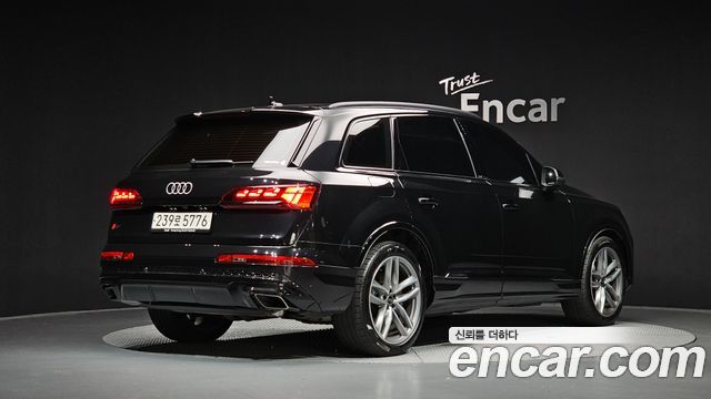 Audi Q7 2025 — photo 2