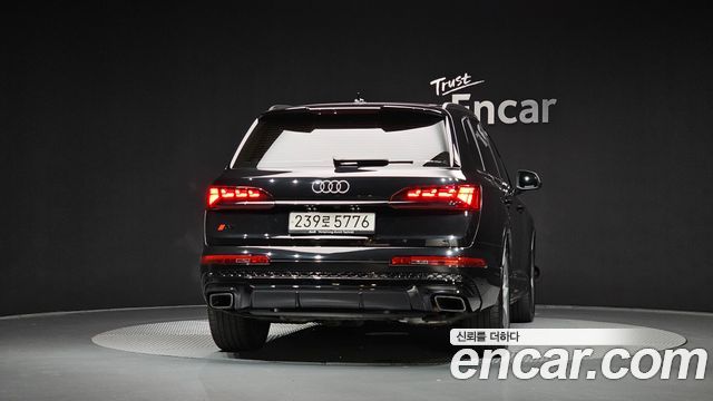 Audi Q7 2025 — photo 4