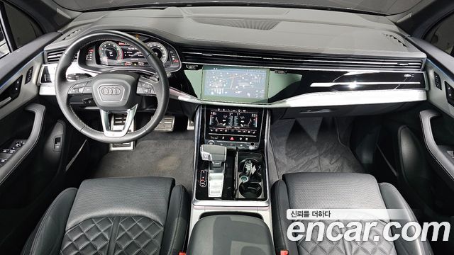 Audi Q7 2025 — photo 10