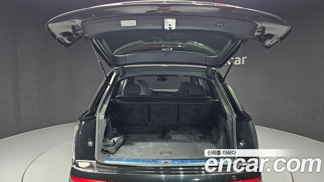 Audi Q7 2025 — photo 26