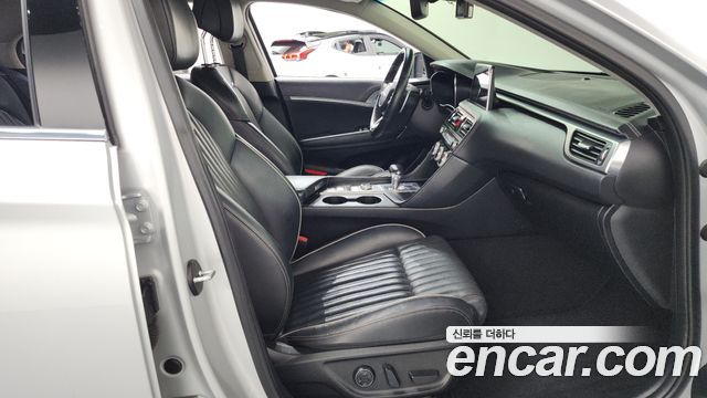Genesis G70 2019 — photo 11