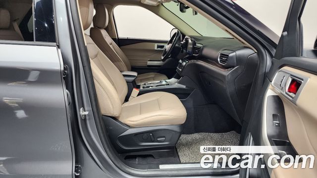 Ford Explorer 2021 — photo 11