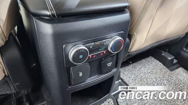 Ford Explorer 2021 — photo 17