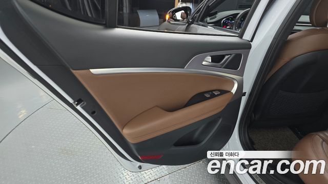 Genesis G70 2019 — photo 15