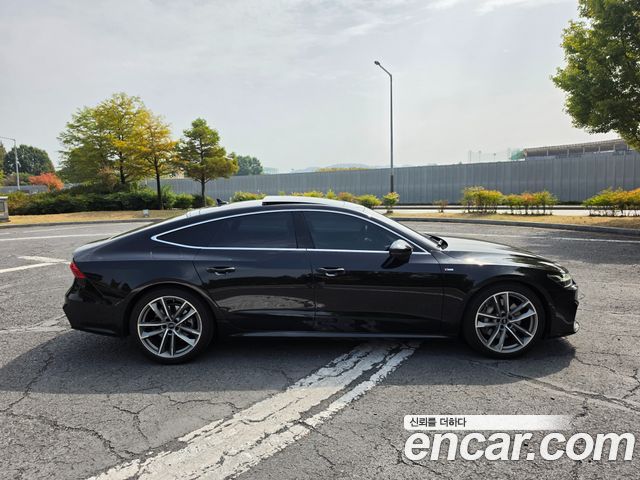 Audi A7 2020 — photo 12