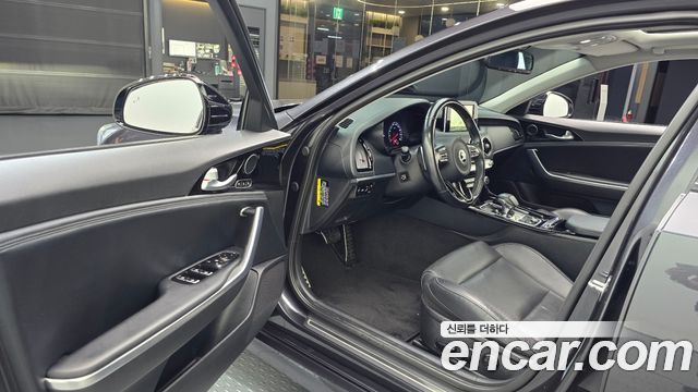 Kia Stinger 2018 — photo 13