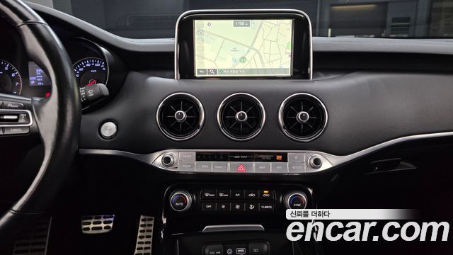 Kia Stinger 2018 — photo 20