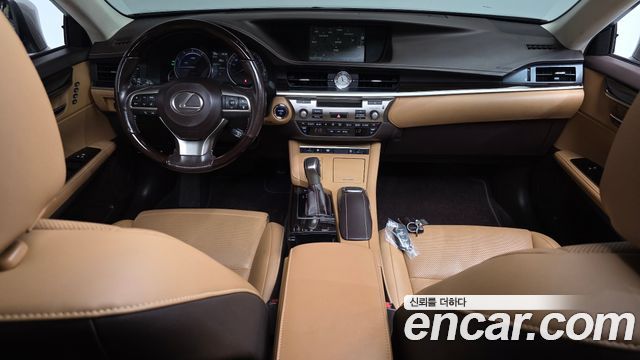 Lexus ES 2017 — photo 10