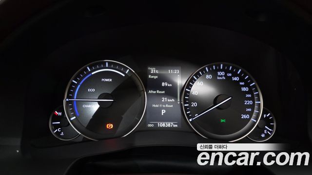 Lexus ES 2017 — photo 11