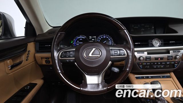 Lexus ES 2017 — photo 19