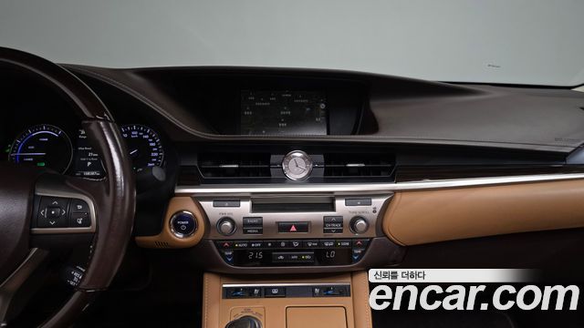 Lexus ES 2017 — photo 20