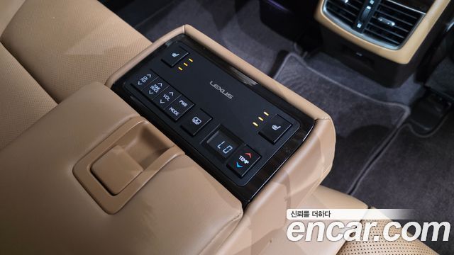 Lexus ES 2017 — photo 24