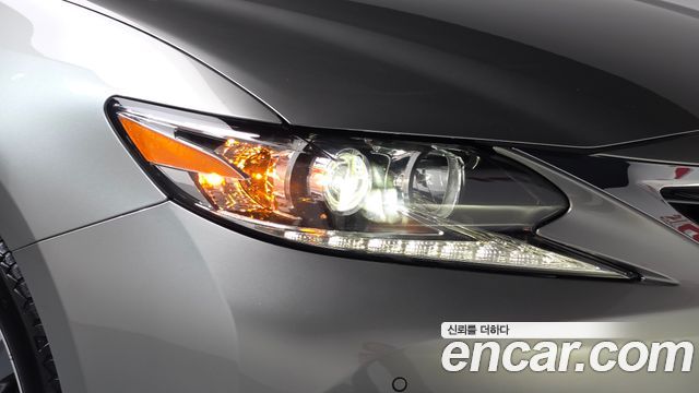 Lexus ES 2017 — photo 8