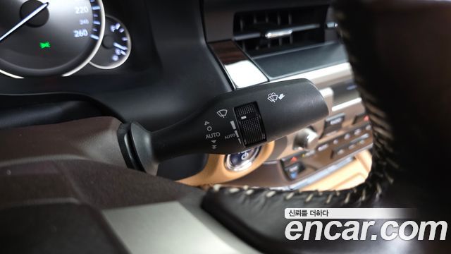 Lexus ES 2017 — photo 29
