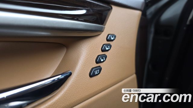 Lexus ES 2017 — photo 32