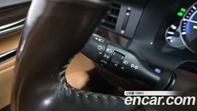 Lexus ES 2017 — photo 33