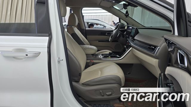 Kia Canival 2022 — photo 16