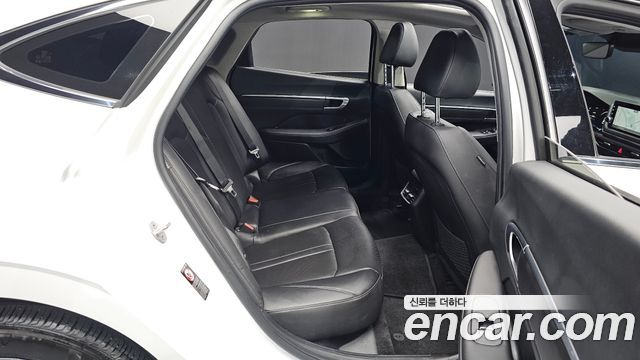 Hyundai Sonata 2022 — photo 17