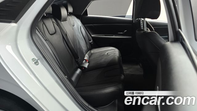 Hyundai AVANTE 2022 — photo 17
