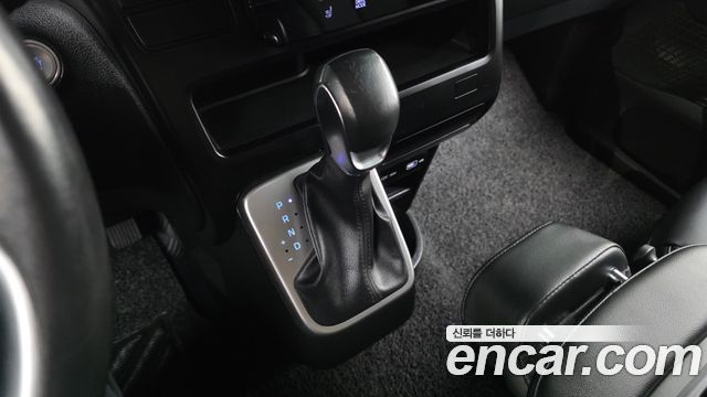 Hyundai Staria 2023 — photo 12