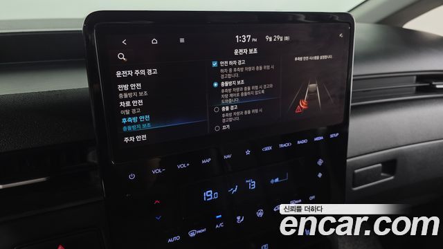 Hyundai Staria 2023 — photo 33