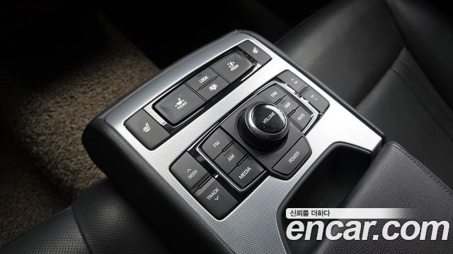 Genesis G80 2019 — photo 25
