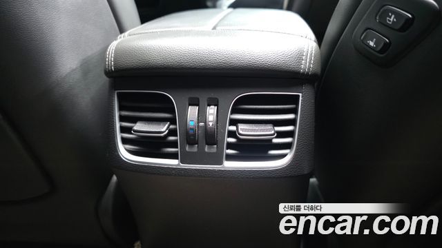 Genesis G80 2019 — photo 36